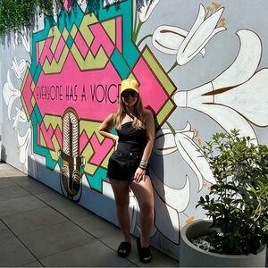 Meet your Posher, Sarella